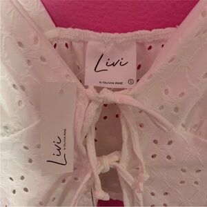 NWT. Livi by Olivia Rae. Size Small Eyelet white front top tie crop tank top.